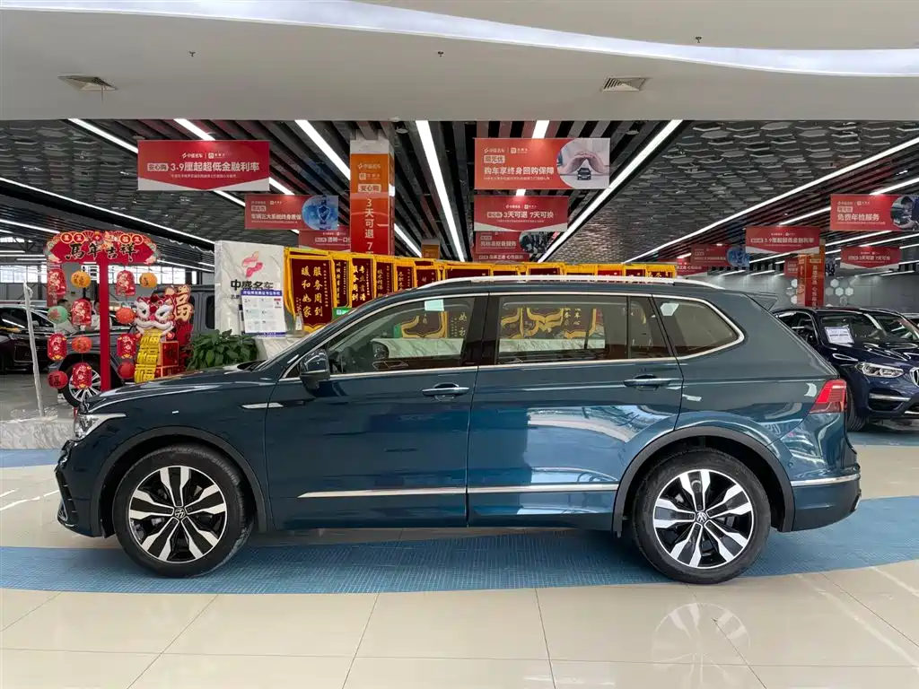 Volkswagen Tiguan L L 2022 330TSI AT R-Line