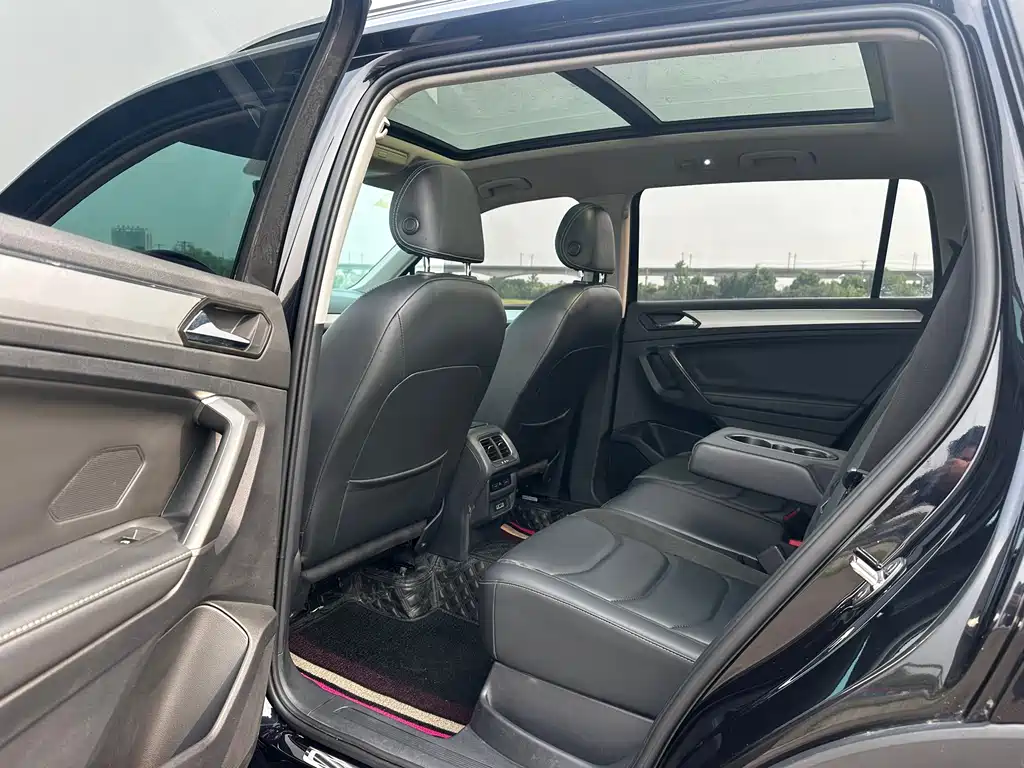 Volkswagen Tiguan L L 2018 380TSI AT Luxury