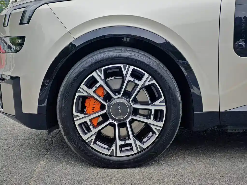 Lynk & Co 900 — миниатюра 5