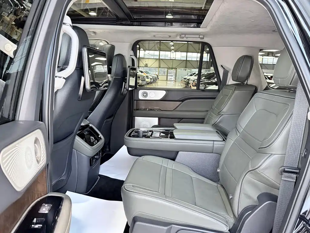 Lincoln Navigator — миниатюра 10