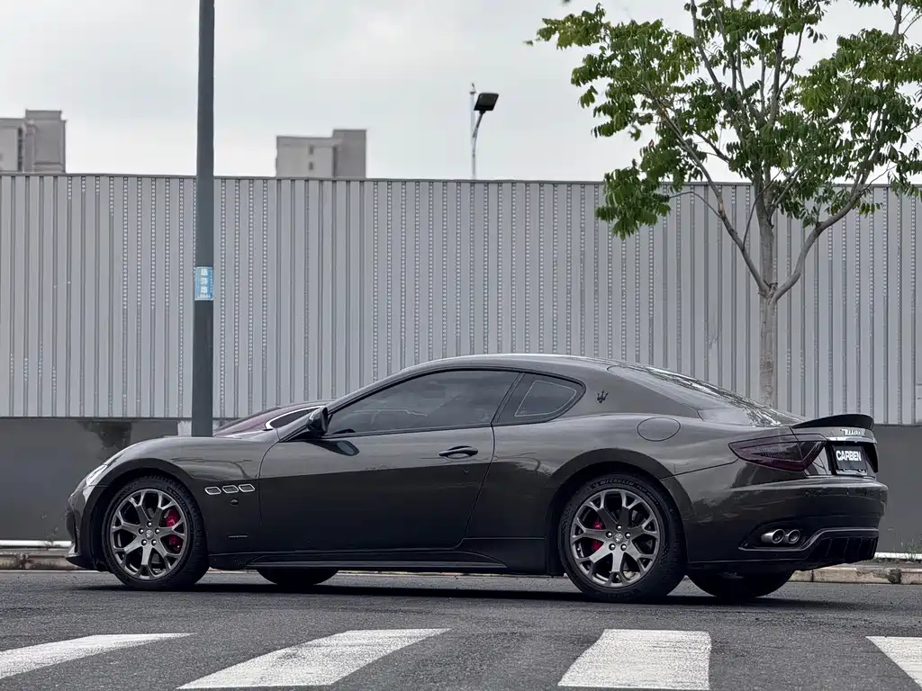 MASERATI GRANTURISMO