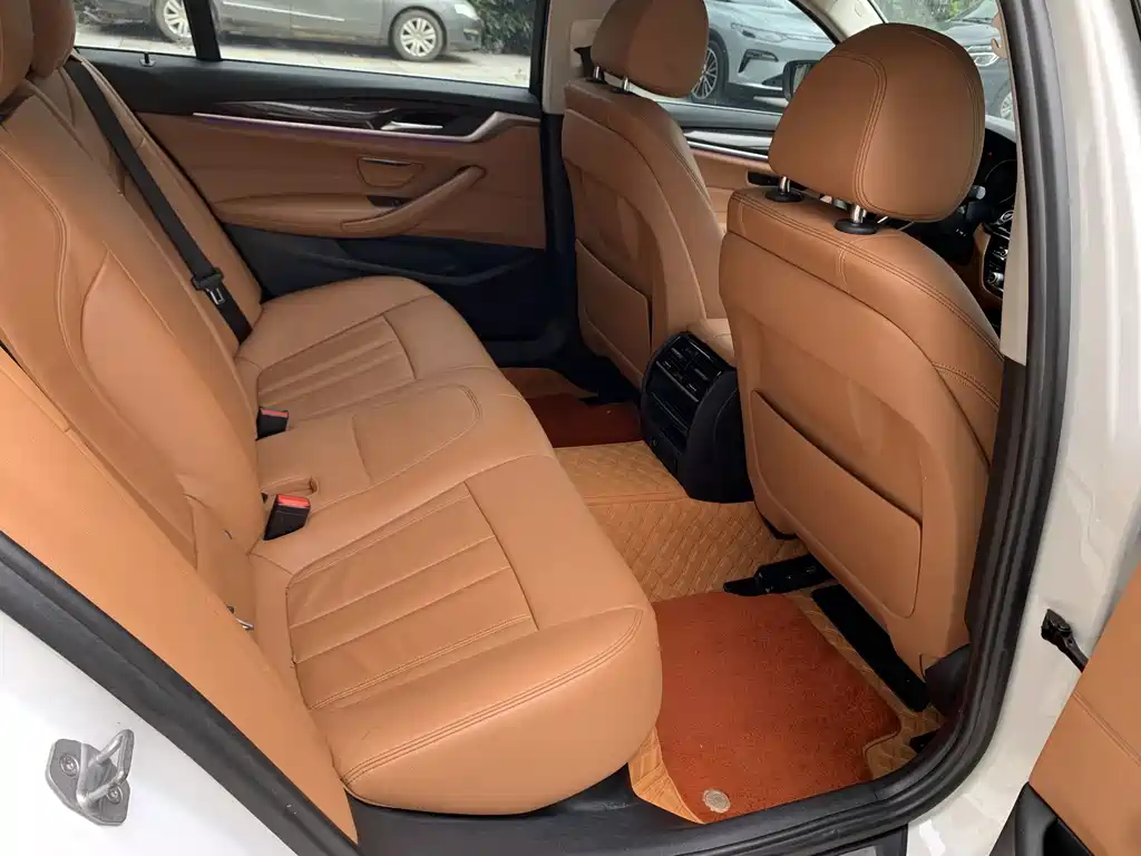 BMW 5 Series — миниатюра 15