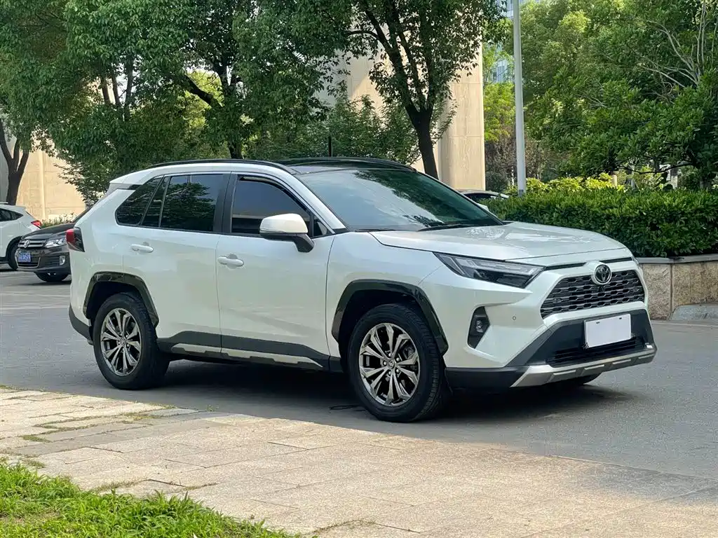 Toyota RAV4 2024 2.0L CVT Plus