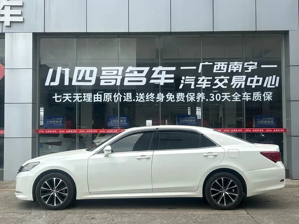 Toyota Crown — миниатюра 3