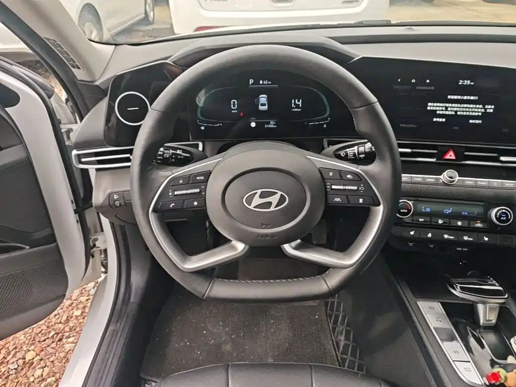 Hyundai Elantra — миниатюра 11