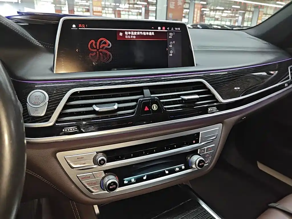 BMW 7 Series — миниатюра 13