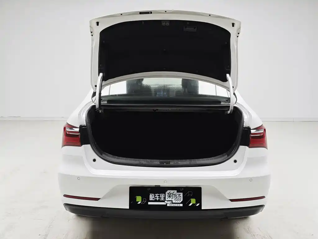 BYD Qin — миниатюра 12