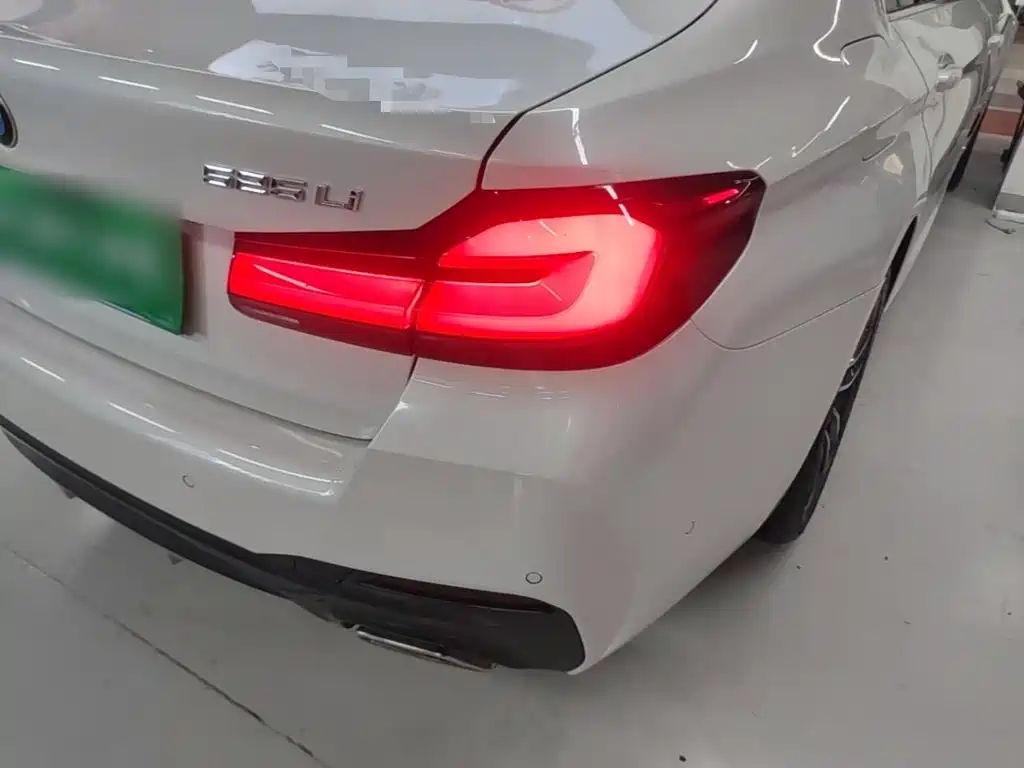BMW 5 Series — миниатюра 8