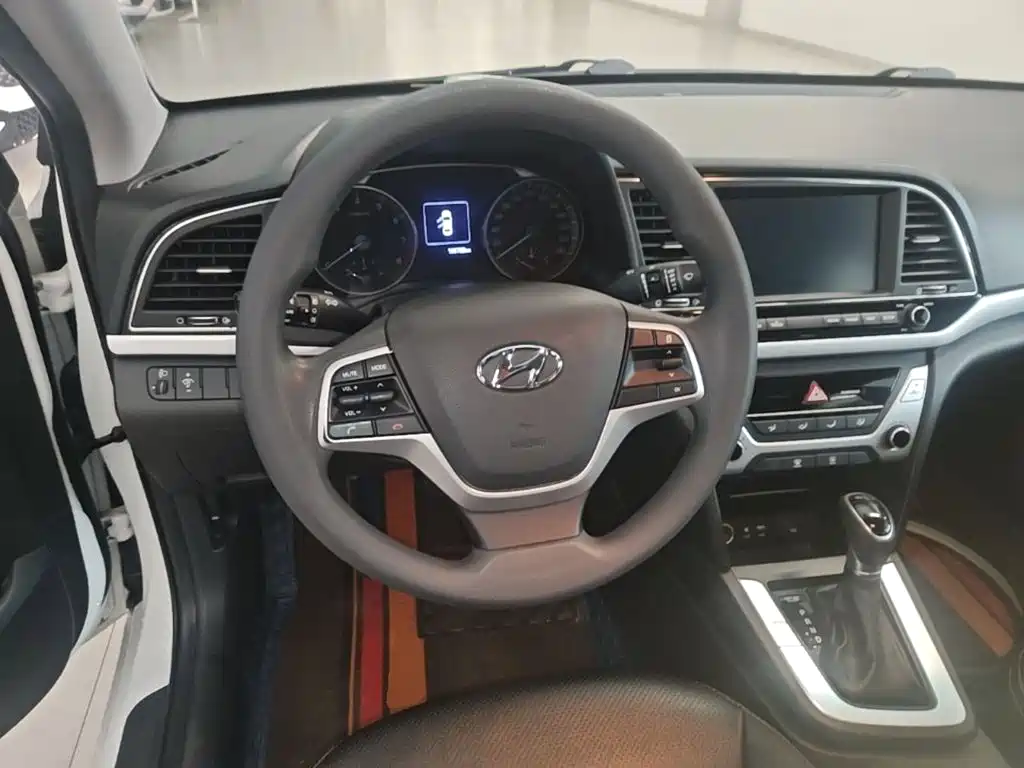 Hyundai Elantra — миниатюра 17