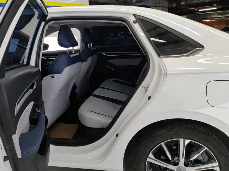 Geely Emgrand — миниатюра 11