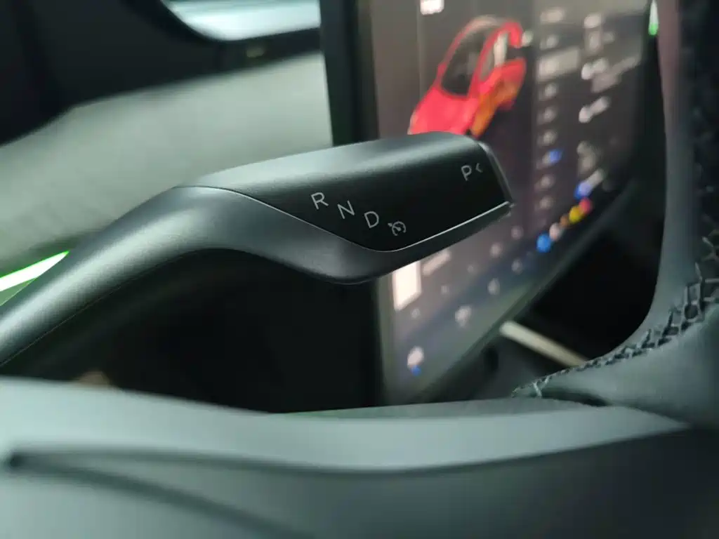 Tesla Model Y — миниатюра 14