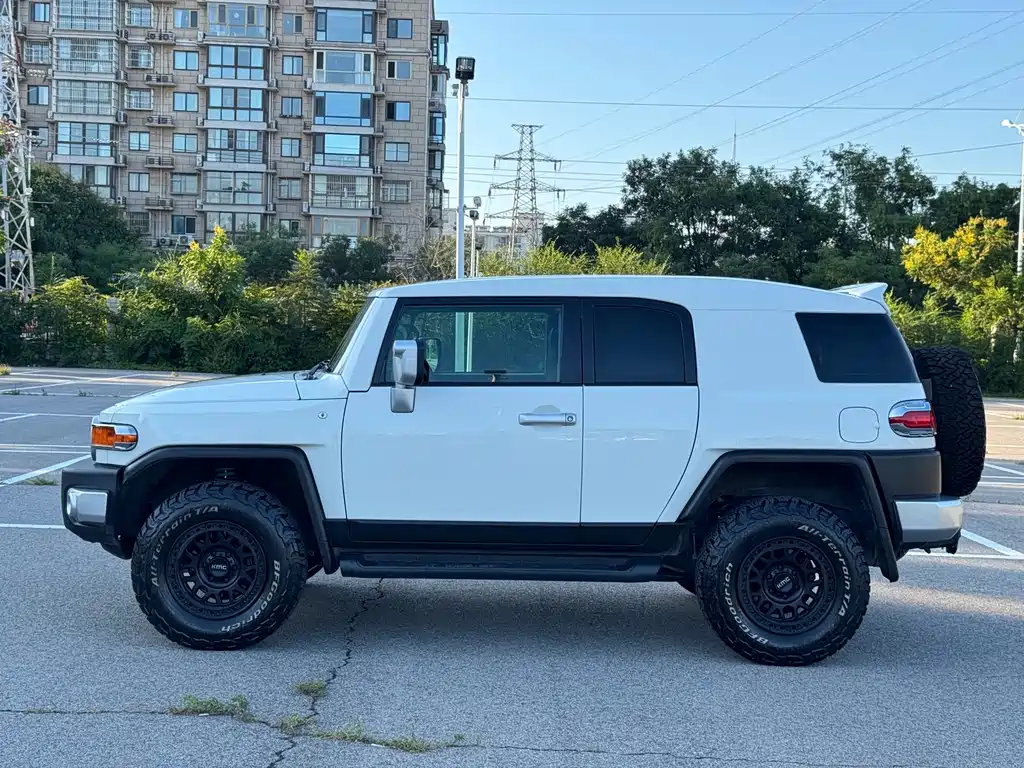 Toyota FJ Cruiser — миниатюра 7