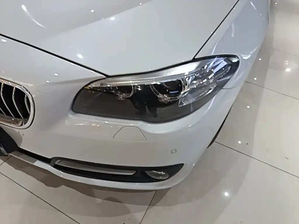 BMW 5 Series — миниатюра 24