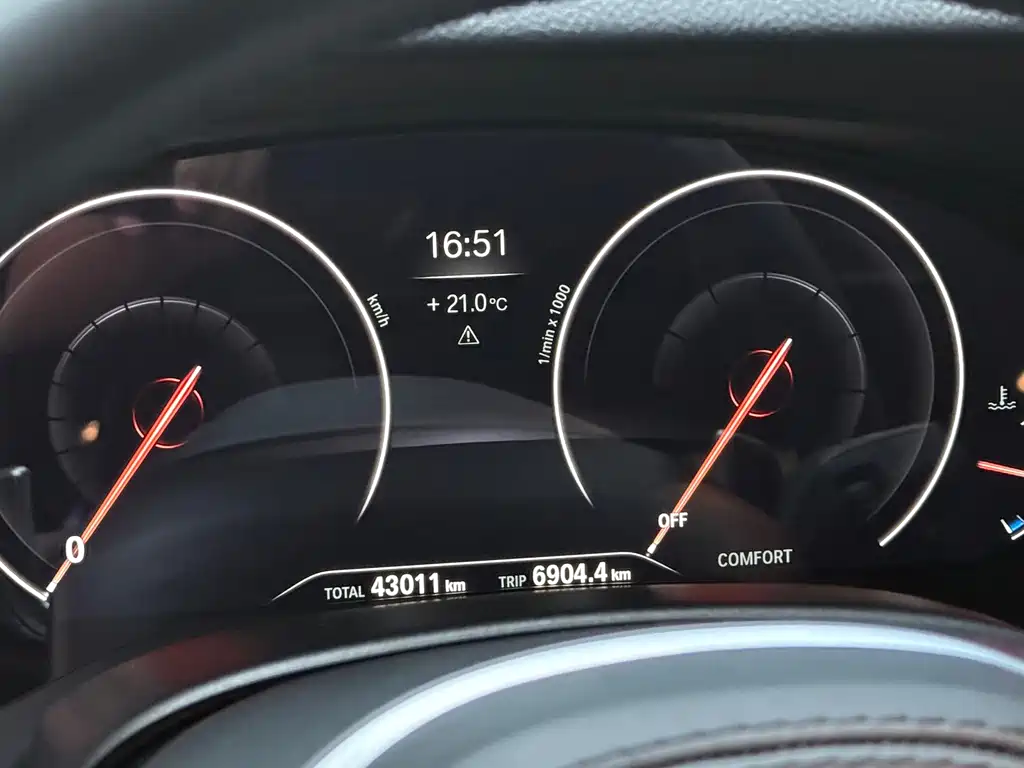 BMW 5 Series — миниатюра 9