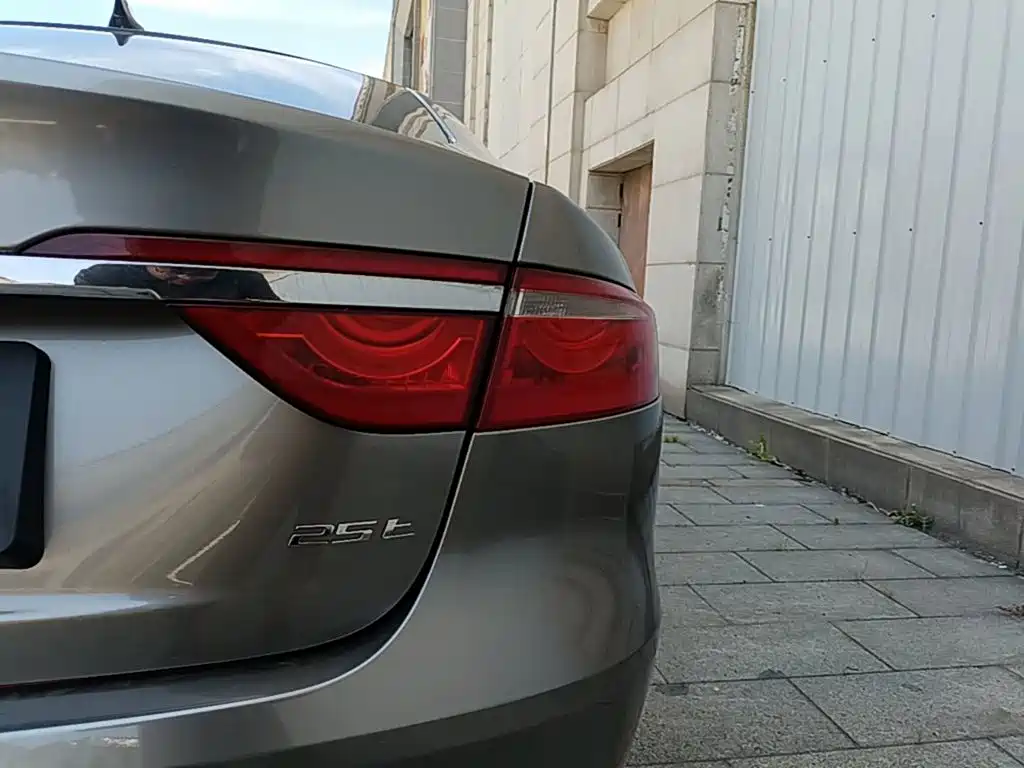 Jaguar XFL — миниатюра 8