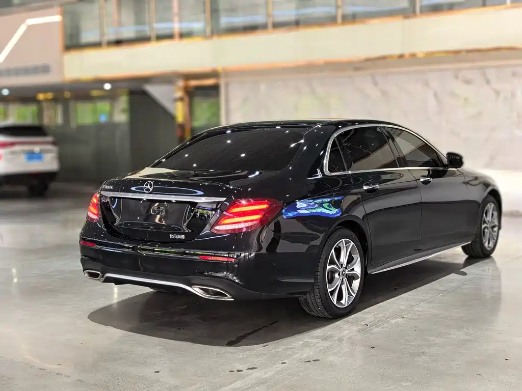 Mercedes-Benz E-Class — миниатюра 11