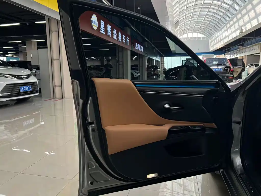 Lexus ES — миниатюра 14