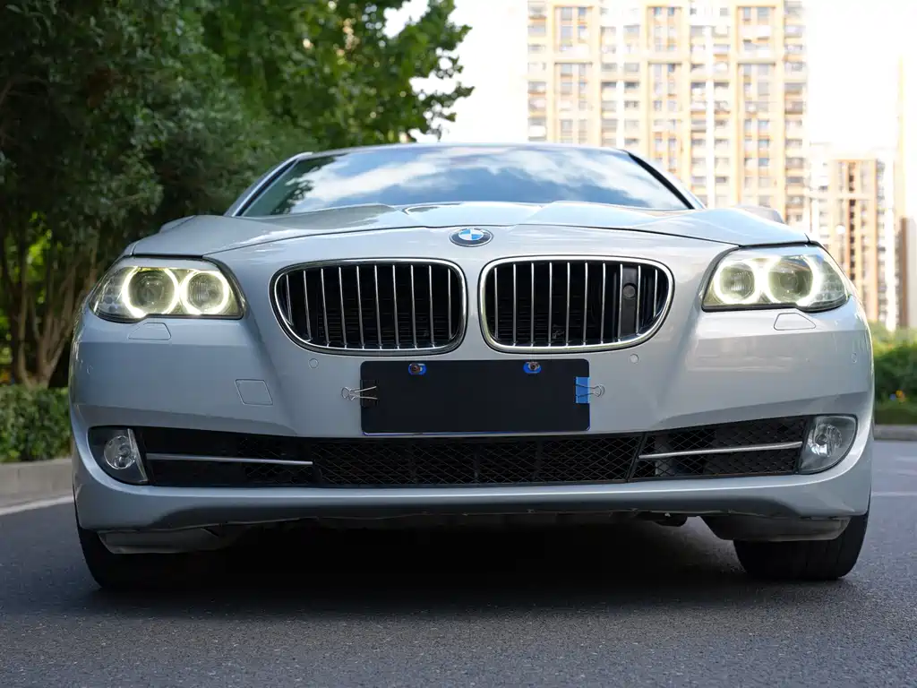 BMW 5 Series — миниатюра 4