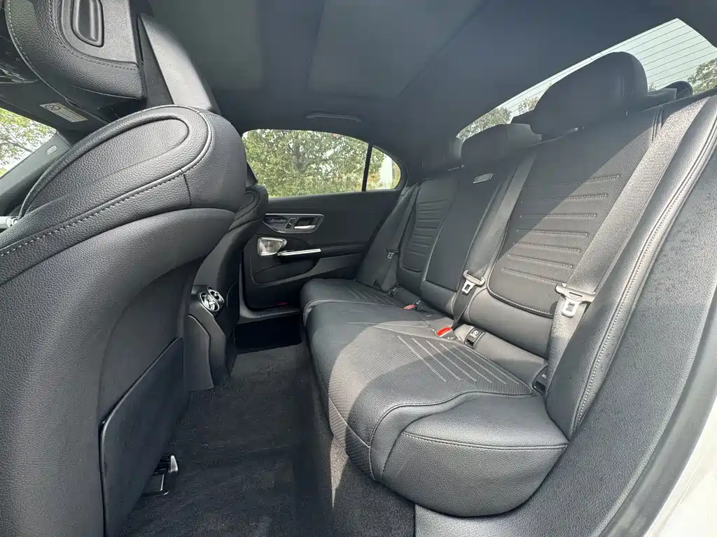 Mercedes-Benz C-Class — миниатюра 6