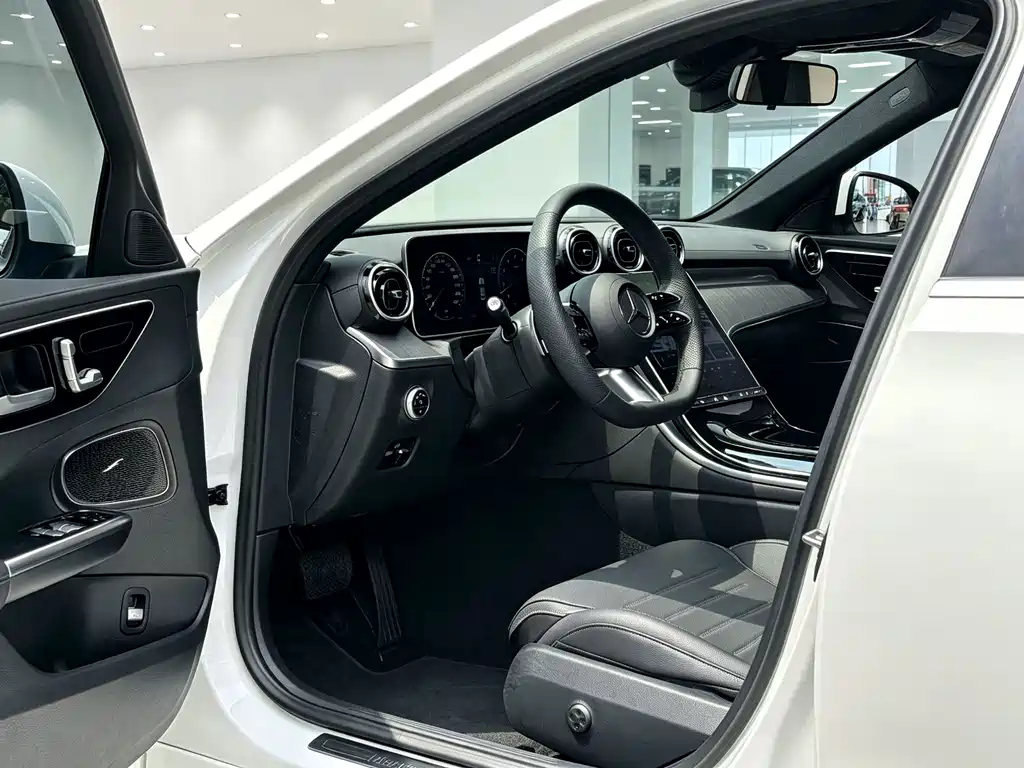 Mercedes-Benz C-Class — миниатюра 4