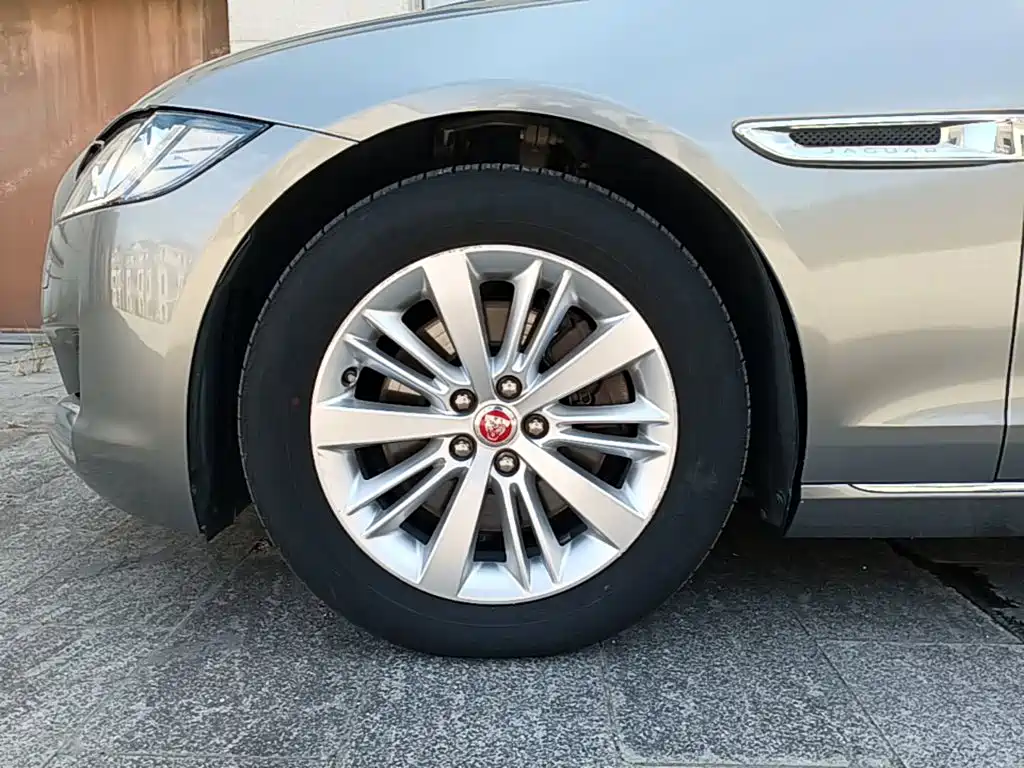Jaguar XFL — миниатюра 23