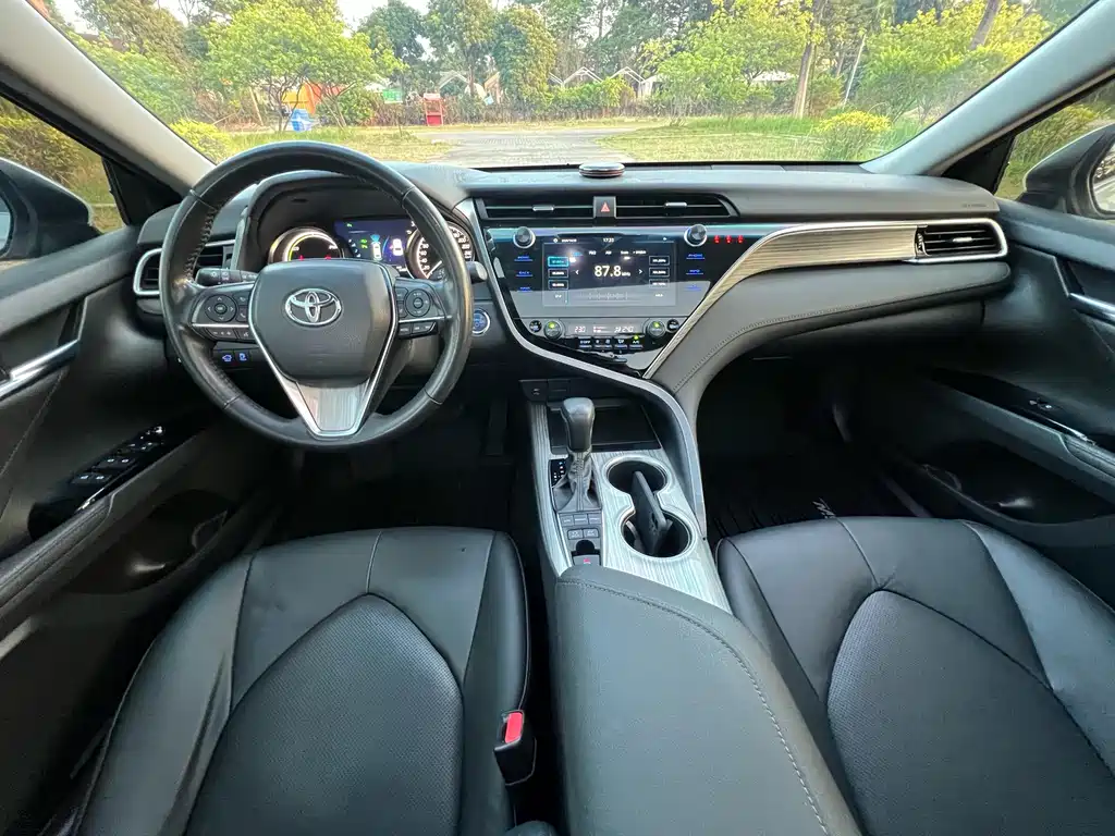 TOYOTA CAMRY
