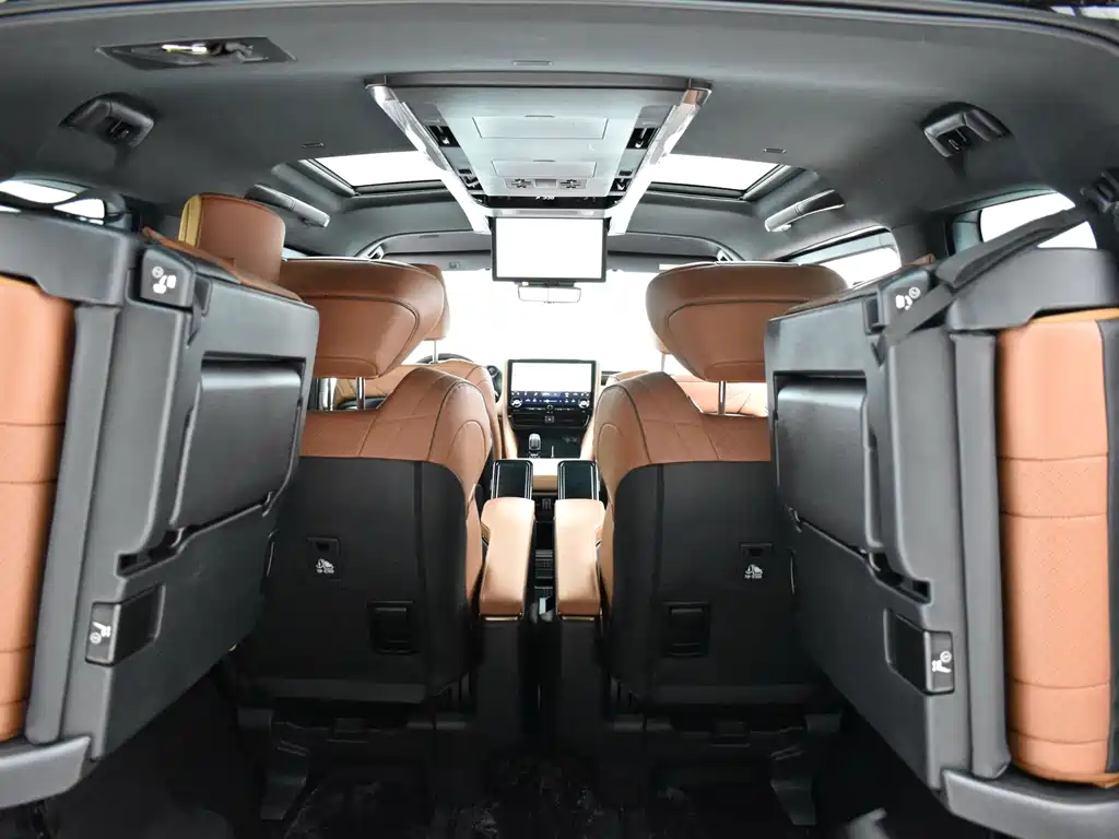 Toyota Alphard — миниатюра 24