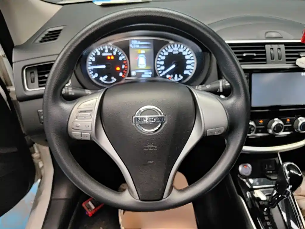 Nissan Tiida — миниатюра 11