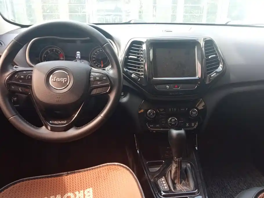 Jeep Cherokee — миниатюра 12