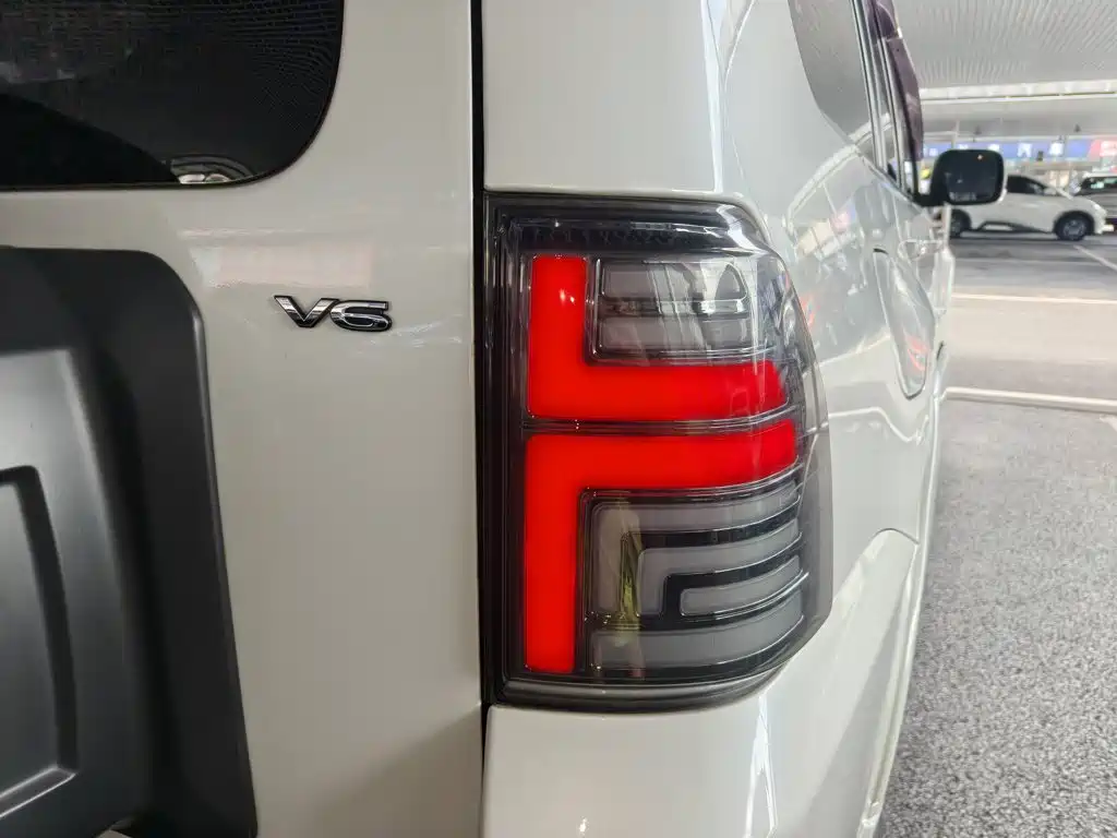 Mitsubishi Pajero (Import) — миниатюра 8