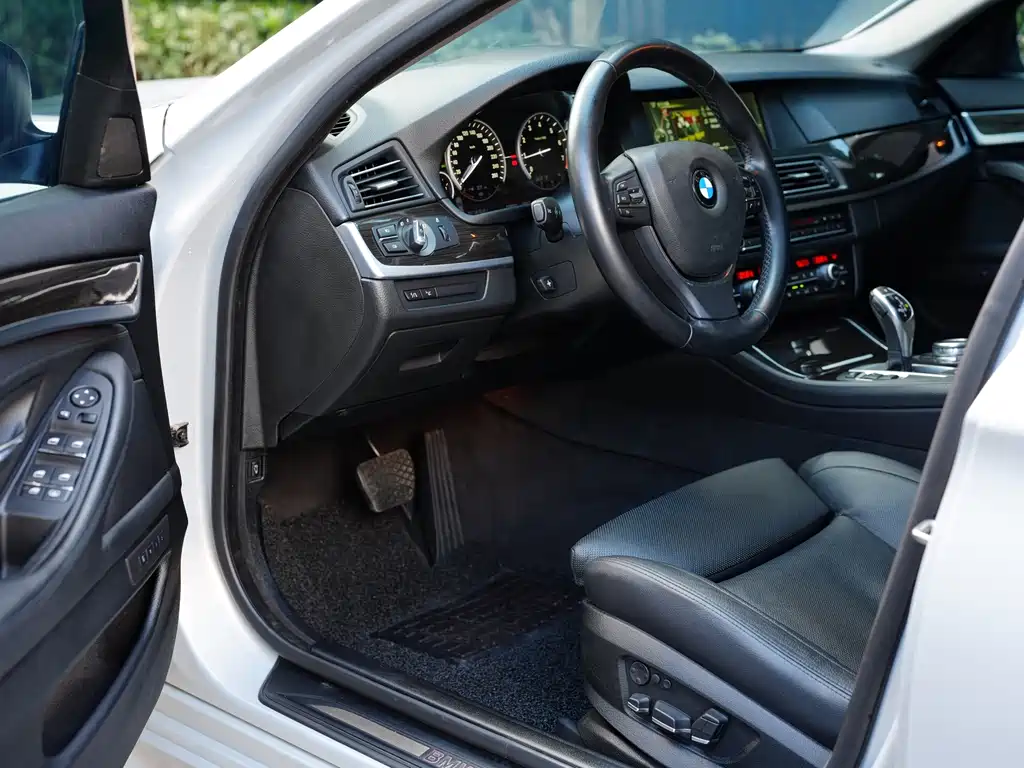 BMW 5 Series — миниатюра 16