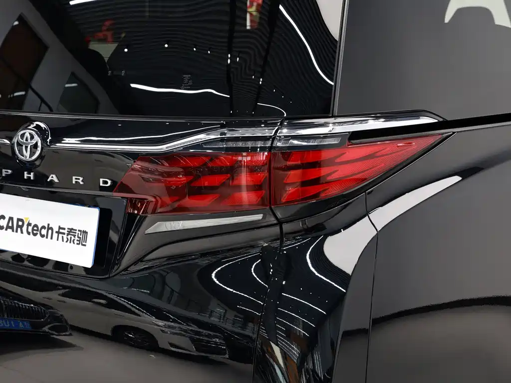 Toyota Alphard — миниатюра 19