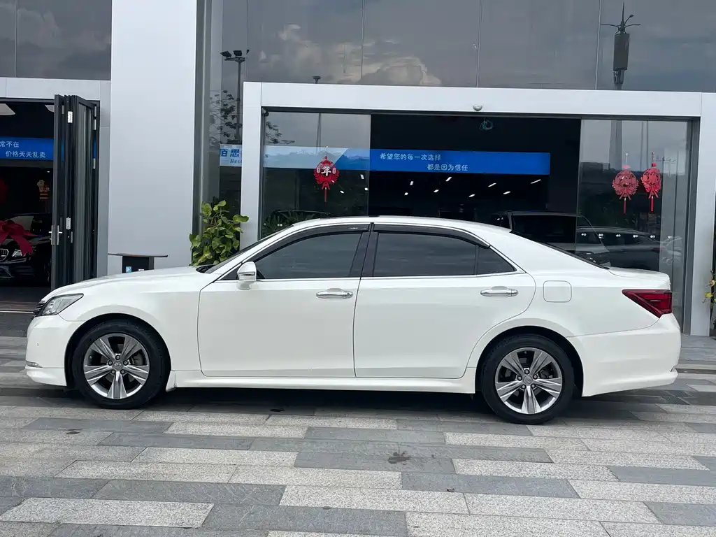 Toyota Crown 2015 2.0T Fashion
