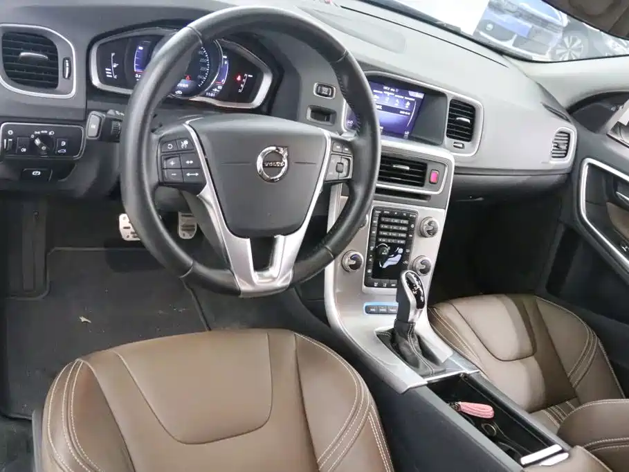 Volvo S60 PHEV — миниатюра 10