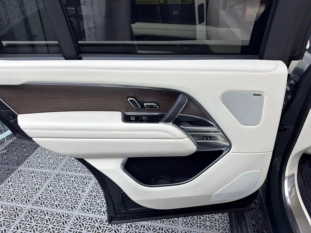 Land Rover Range Rover — миниатюра 19