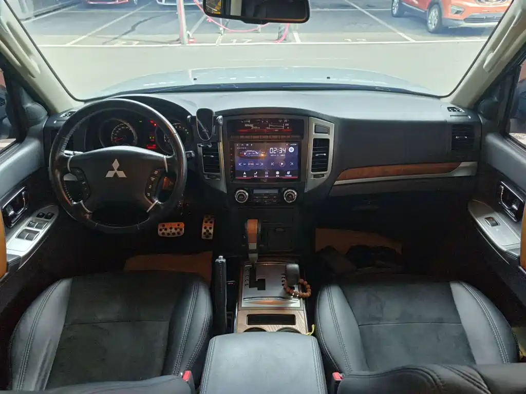 Mitsubishi Pajero (Import) — миниатюра 10
