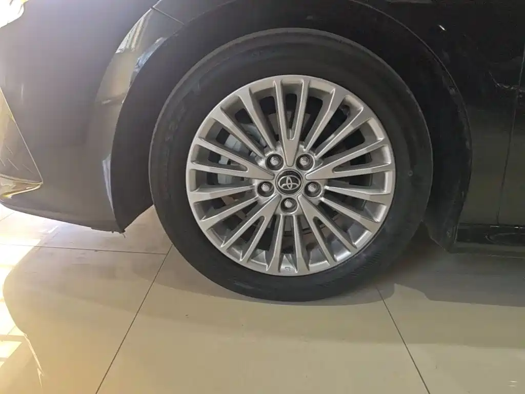 Toyota Camry — миниатюра 23