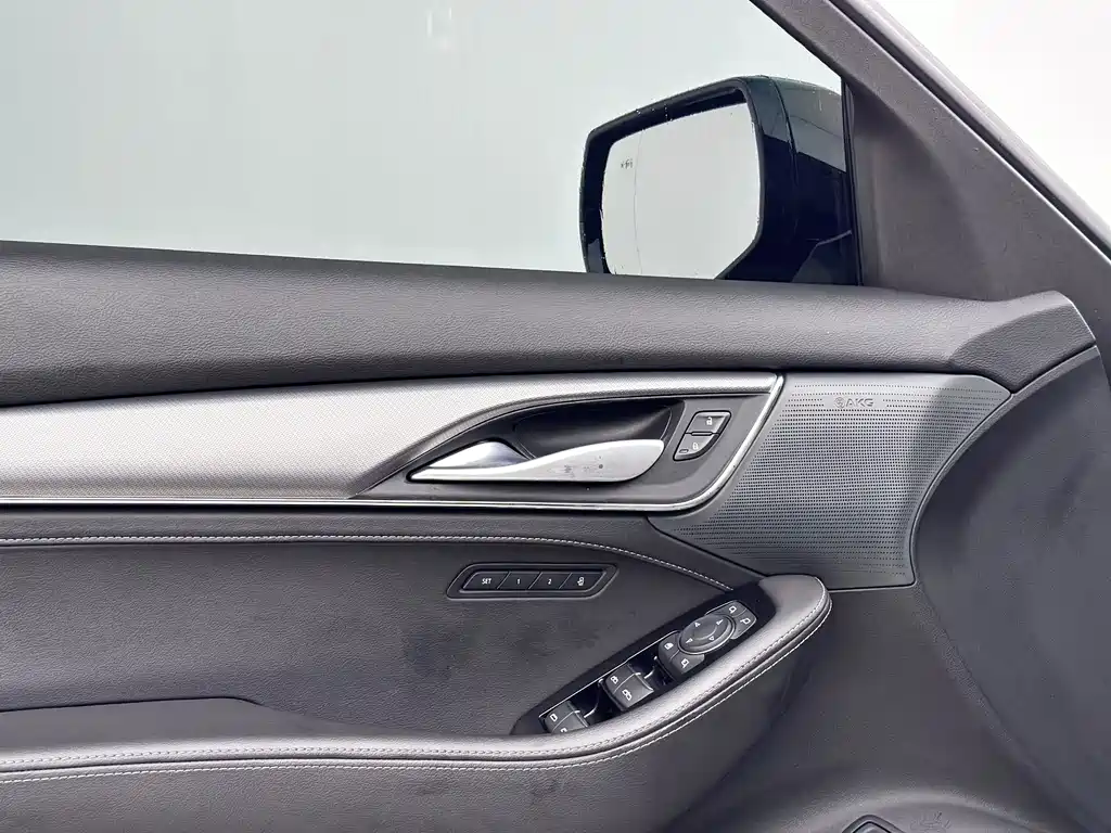 Cadillac CT5 — миниатюра 14