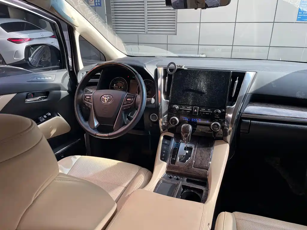 Toyota Vellfire — миниатюра 5