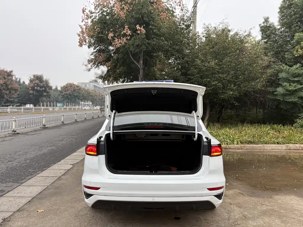 Geely Emgrand — миниатюра 14