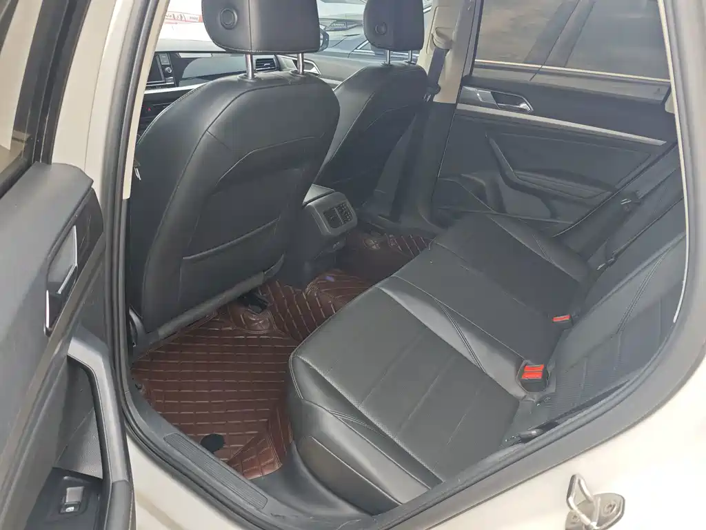 Volkswagen Lavida — миниатюра 5