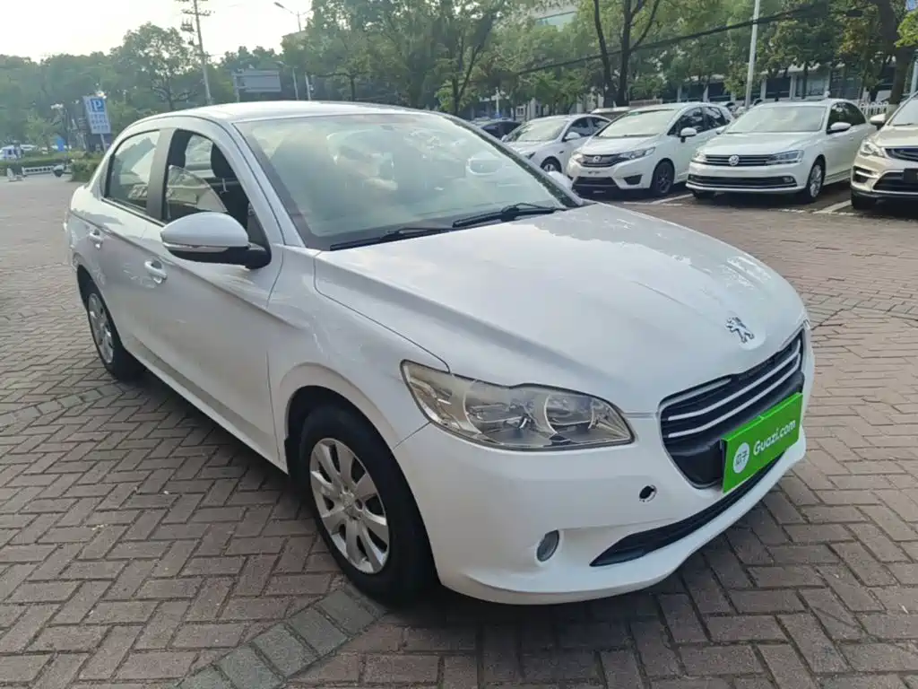 Peugeot 301 2014 1.6L MT Comfort