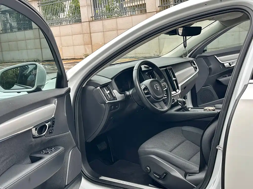 Volvo S90 — миниатюра 11