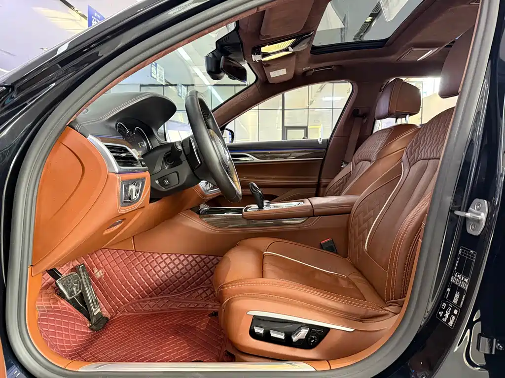 BMW 7 Series — миниатюра 6