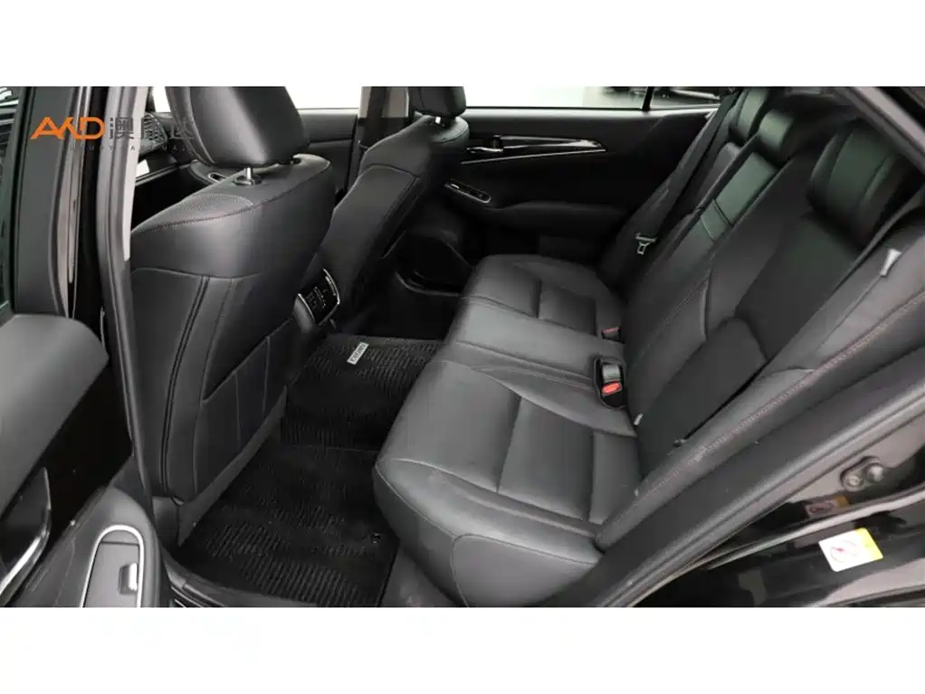 Toyota Crown 2015 2.0T Fashion