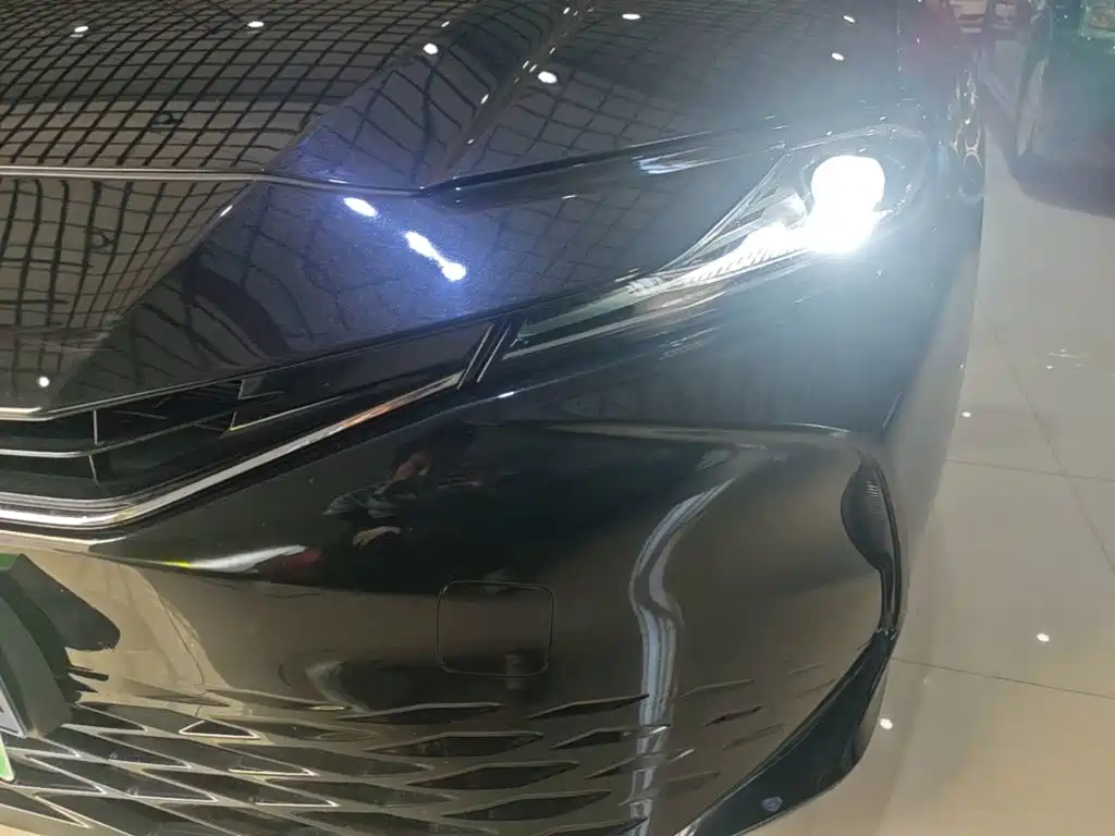 Toyota Camry — миниатюра 24