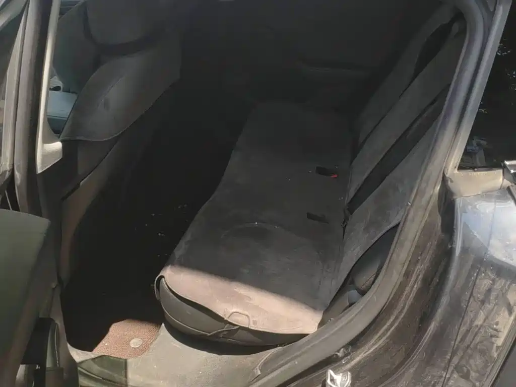 Tesla Model Y — миниатюра 17