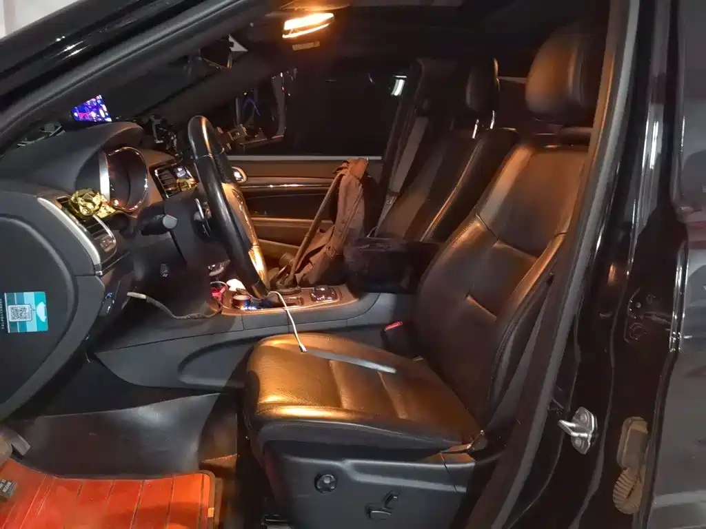 Jeep Grand Cherokee (Import) — миниатюра 11