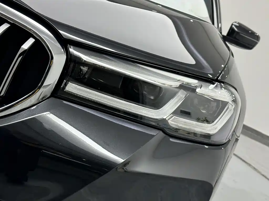 BMW 5 Series — миниатюра 21