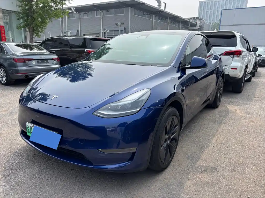 Tesla Model Y 2024
